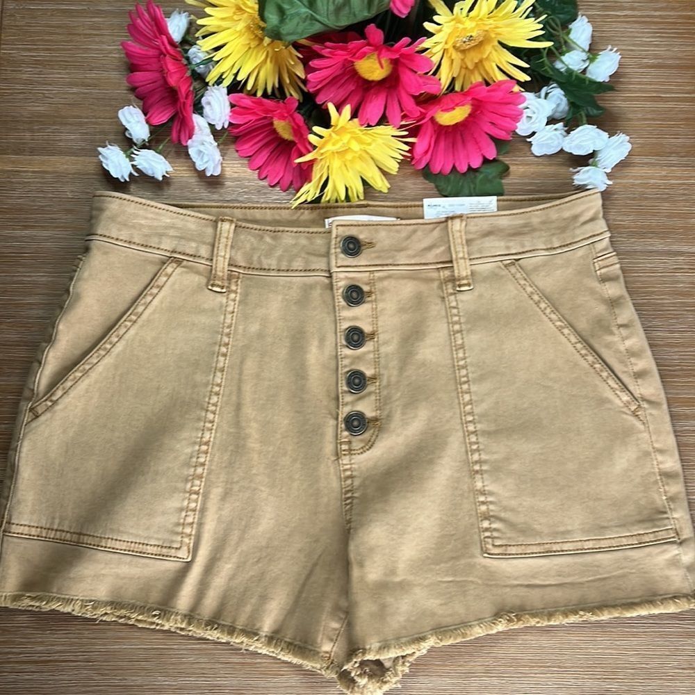 So Juniors High Rise Utility Short Size 11 Tan